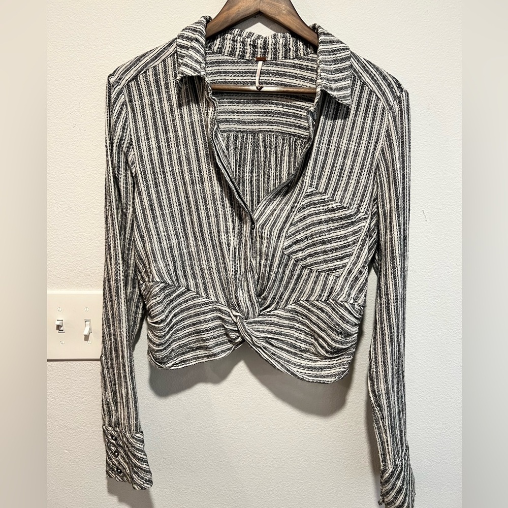 Free People long sleeved black and white half button top size M
